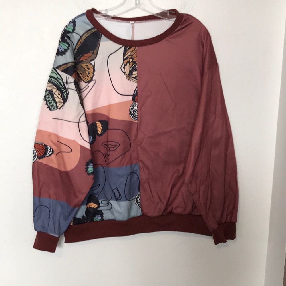 BUTTERFLY SWEATSHIRT SIZE LARGE EXCELLENT CONDITION!